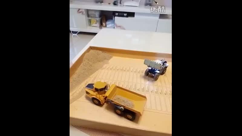 Радиоуправляемый погрузчик либхерр 580 в 87 масштабе