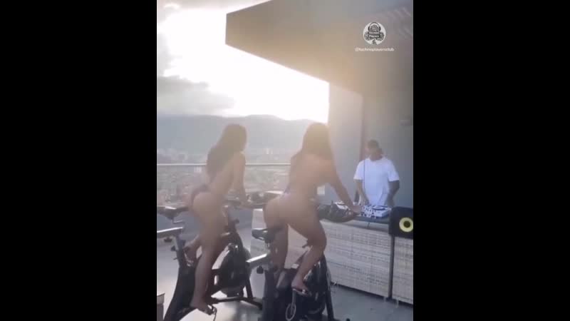 Пизда на велике