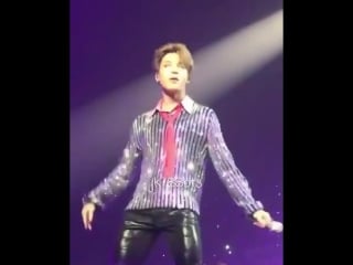 Just look like jimin literally chuvstvovat all his sexiness