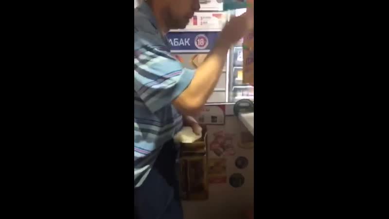 Секс игрок в магазине