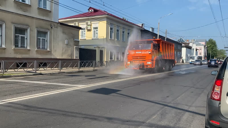 Полив проезжей части