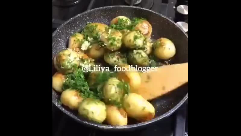 Молодая картошечка с чесночком и укропом