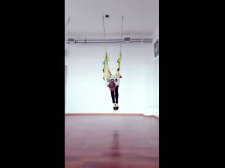 Aerostretching pole dance style