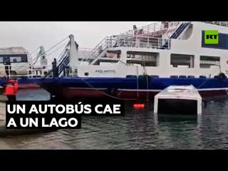 Un autobús cae a un lago en turquía