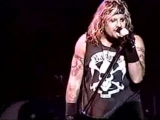 Motley crue uncesored! xxx tour 98 99