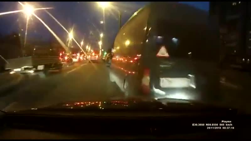 Ты ползешь 35 кмч и вот ты в жопе реакция ок! зато можно выругатся
