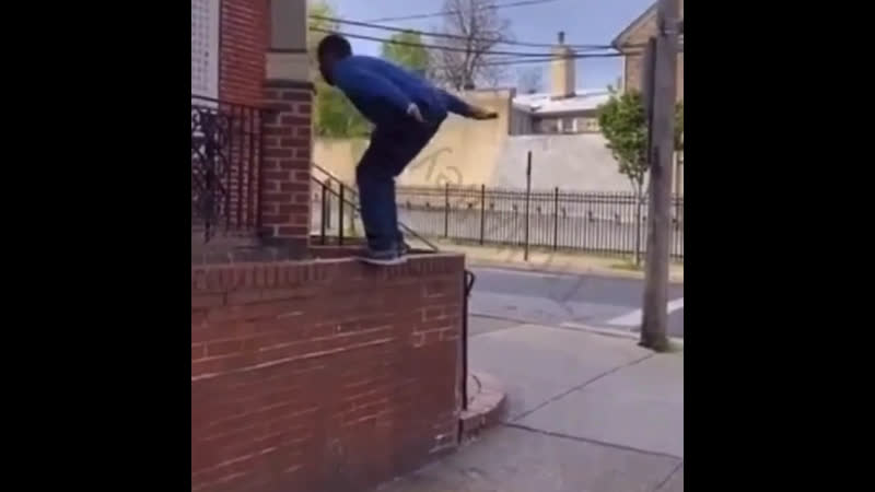 Негр сшановский блогернуть этюд решил акробатический