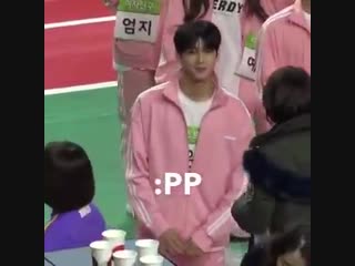 Eunwoo being the real champ today, with his interactions with tzuyu and jihyo i think i will actually ship jihyo and eunwoo hih