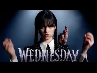 Уэнсдэй / wednesday addams inside the character озвученная фичуретка первого сезона «знакомство с героиней»