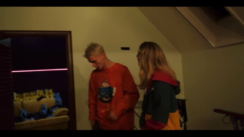 Аня покров дарит дане милохину 1000 кроссовок