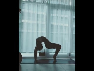 Минутка йоги | hannah taha