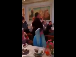 Прихожанки подпевают поп орёт блатную мурку,