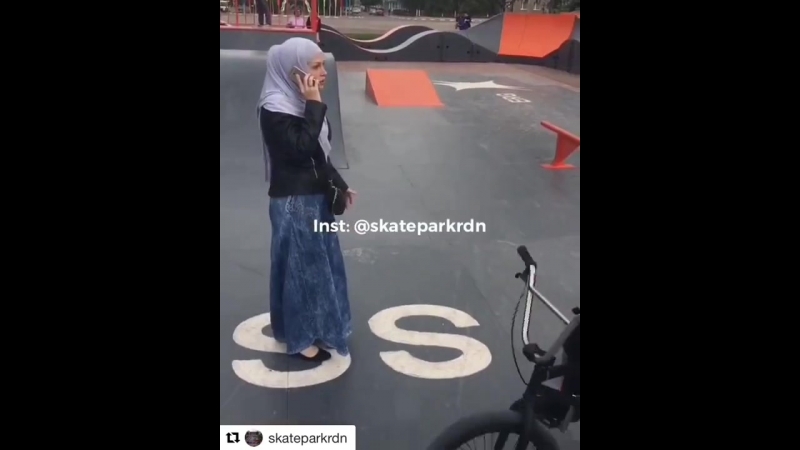 Бомбита в скейтпарке