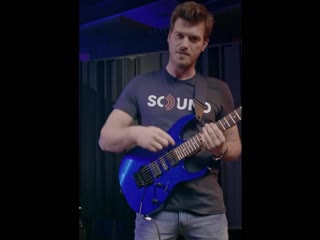 Kıvanç, çok ses getiren mavi gitarını sana hediye ediyor