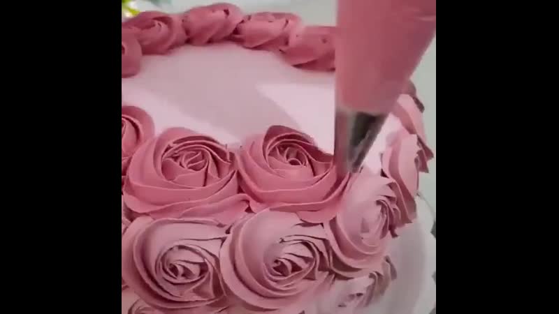 Украшаем тортик кремовыми розочками mp4