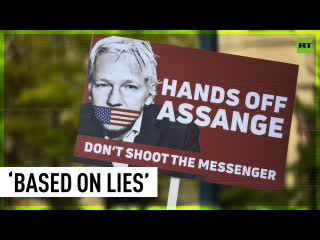 ‘no credibility in indictment against assange’ – max blumenthal