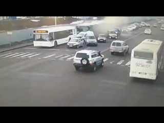 Видео столкновения автобусов дтп в нур султане