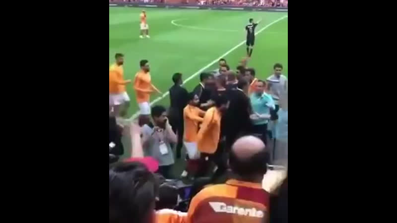 Fatih terim başakşehir'li oyuncularla kavga ediyor