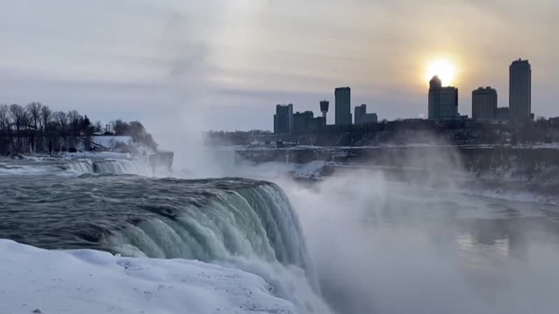 Ниагарский водопад покрылся льдом из за низких температур