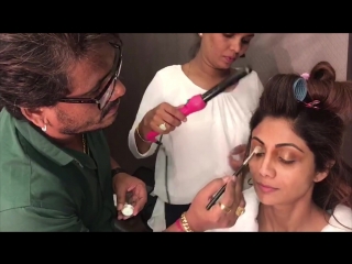 Shilpa shetty appraising ajay shelar s makeup skills