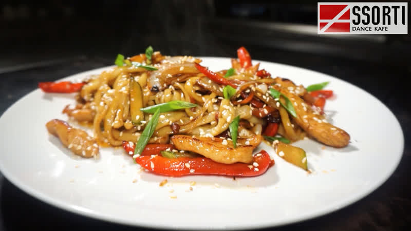 Удон с курицей ассорти