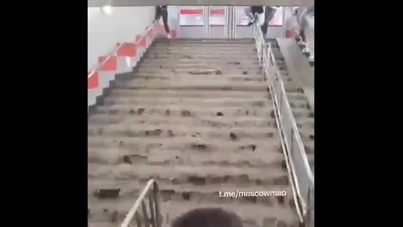 В москве затопило метро «ботанический сад»