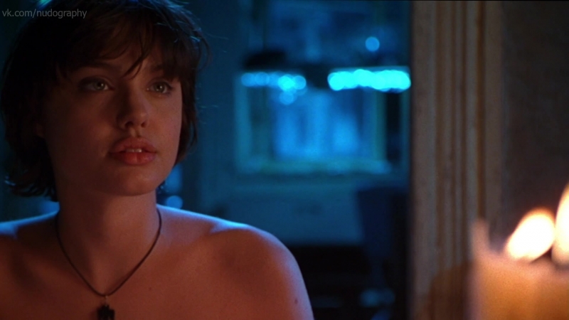 Анджелина джоли (angelina jolie) голая и другие в фильме "ложный огонь" (foxfire, 1996, аннетт хейвуд картер) hd 1080p