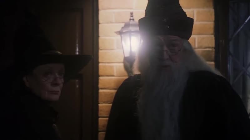 Дамблдор подкидывает гарри под дверь гарри поттер и философский камень