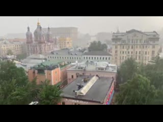 На москву обрушился град