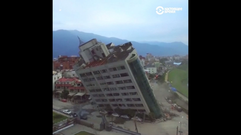 Землетрясение повалило многоэтажные дома на тайване