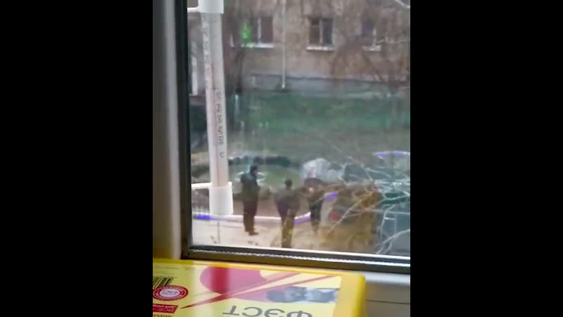 Российский депутат думы дмитрий ионин открыл стрельбу из автомата во дворе жилого дома в камышлове