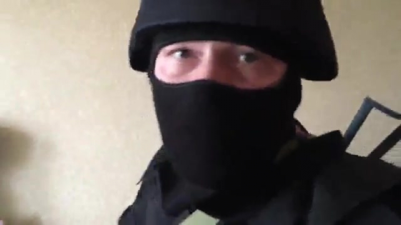 Кто дверью ошибся ?