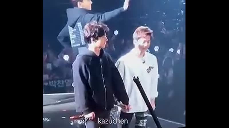 Seho holding hands