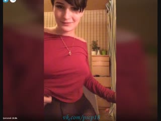 Общение красивой брюнетки в колготочках с чатом periscope перископ