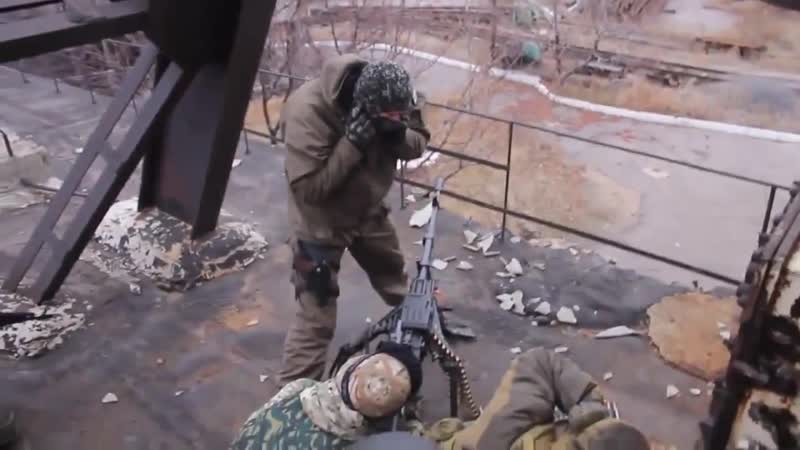 Расчет пулемета нсв ополчения ведёт огонь по позициям всу