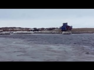 Грузовые автомобили камаз под водой