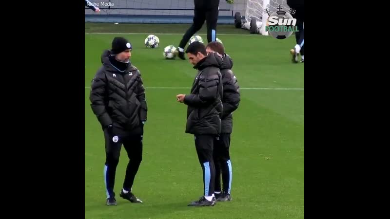 Mikel arteta on his phone in training, texting raul sanllehi about the arsenal job get in my veins