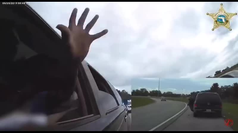 Полицейский остановил машину из за тонирои,