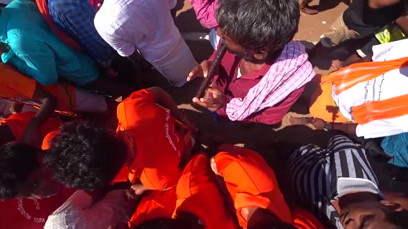 [бродяга фишай] тягаем с индусами мега телегу | тягаем в тамбуре дженерал класса