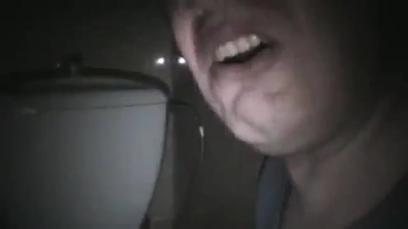 Привидение в туалете ебанутый мужик хочет посрать срать