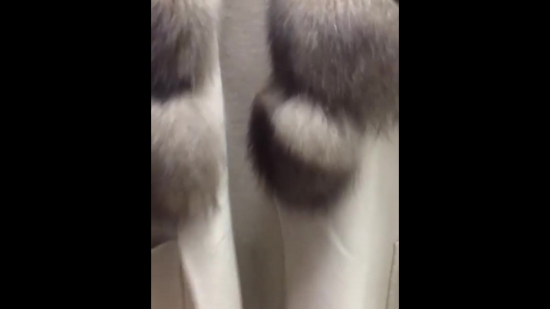 Жилетка на кашемира с песцом