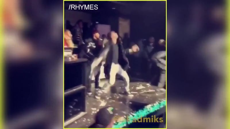 Tekashi69 (6ix9ine) закидали мусором на концерте