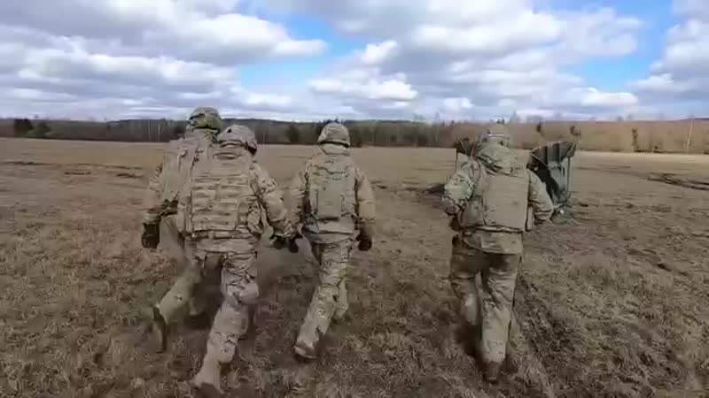 Lifting the m777 artillery by ch 47