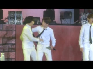 [fancam] 150829 bts blanket kick @ trb in hk