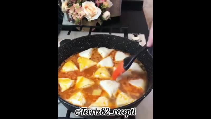 Узбекское блюдо «хамир хасип» на овощной подушке