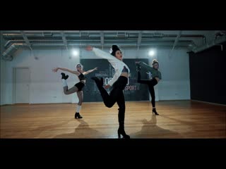 Teona managadze | vogue | lulu dallas ebony & gregg lanvin bangy cunt| oblako