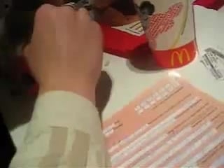 Обдолбанный под спидами чувак в маке!!!!!