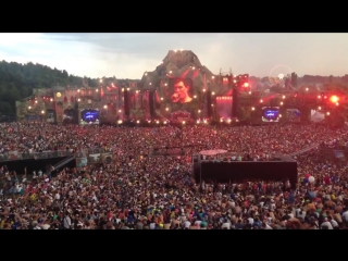 When hardwell did the most epic sitdown at tomorrowland 2013