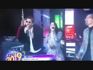 Mau y ricky & lali sin querer queriendo (univision's countdown feliz 2019)