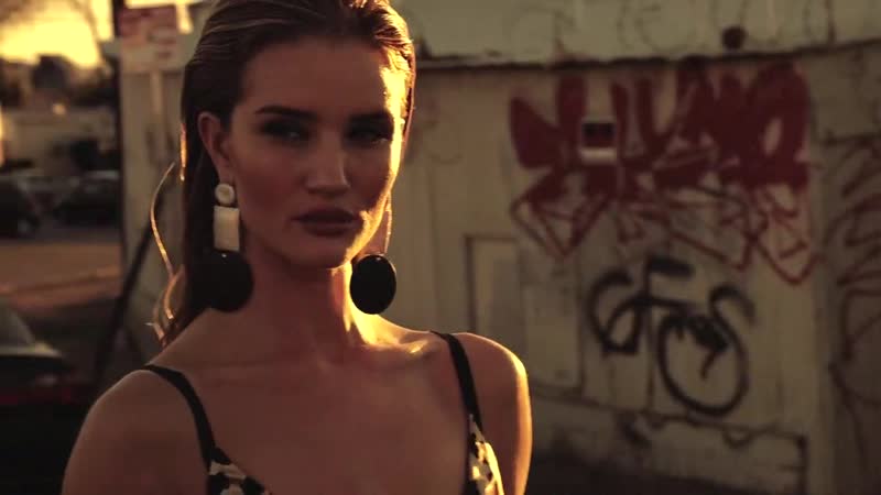 H rosie huntington whiteley στο εξώφυλλο του harpers bazaar greece δεκεμβρίου